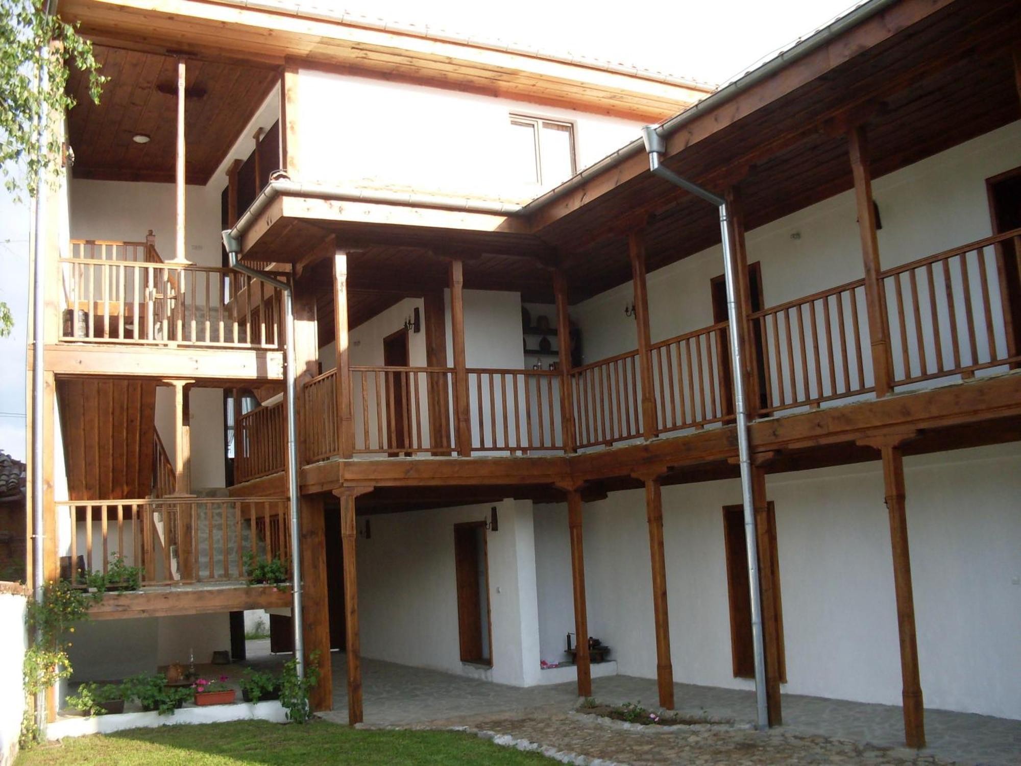 Tsutsovi House Hotel Kalofer Luaran gambar