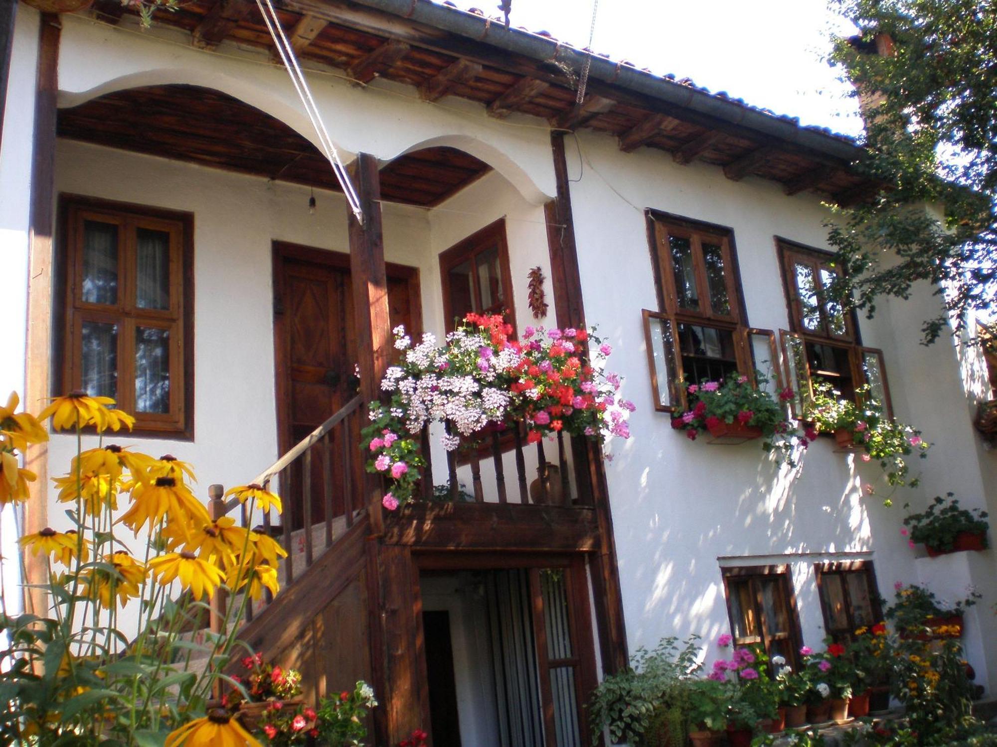 Tsutsovi House Hotel Kalofer Luaran gambar