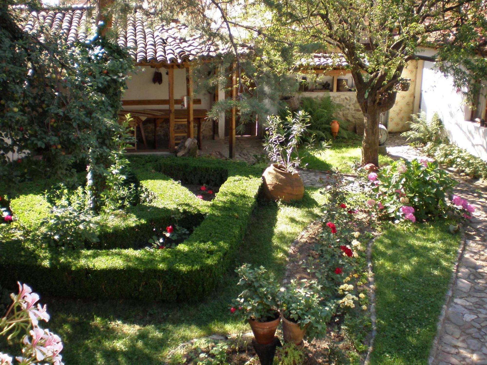 Tsutsovi House Hotel Kalofer Luaran gambar