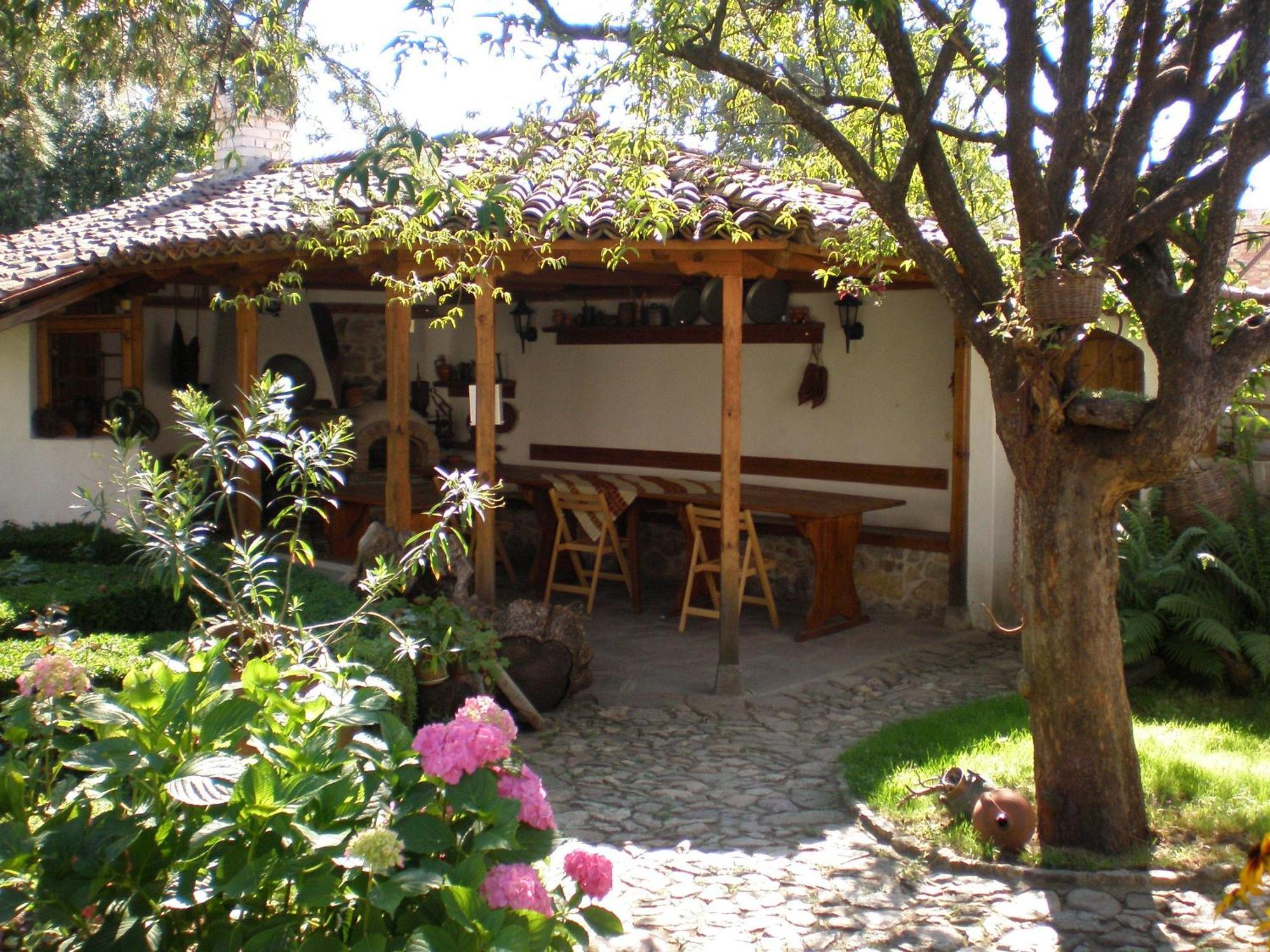 Tsutsovi House Hotel Kalofer Luaran gambar
